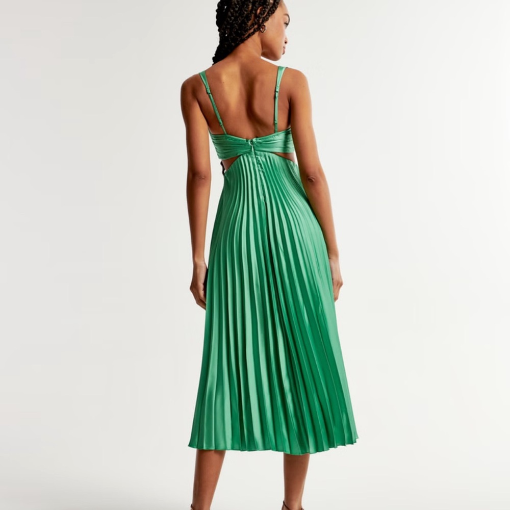 The A&F Giselle Pleated Cutout Maxi Dress - Picture 3 of 5